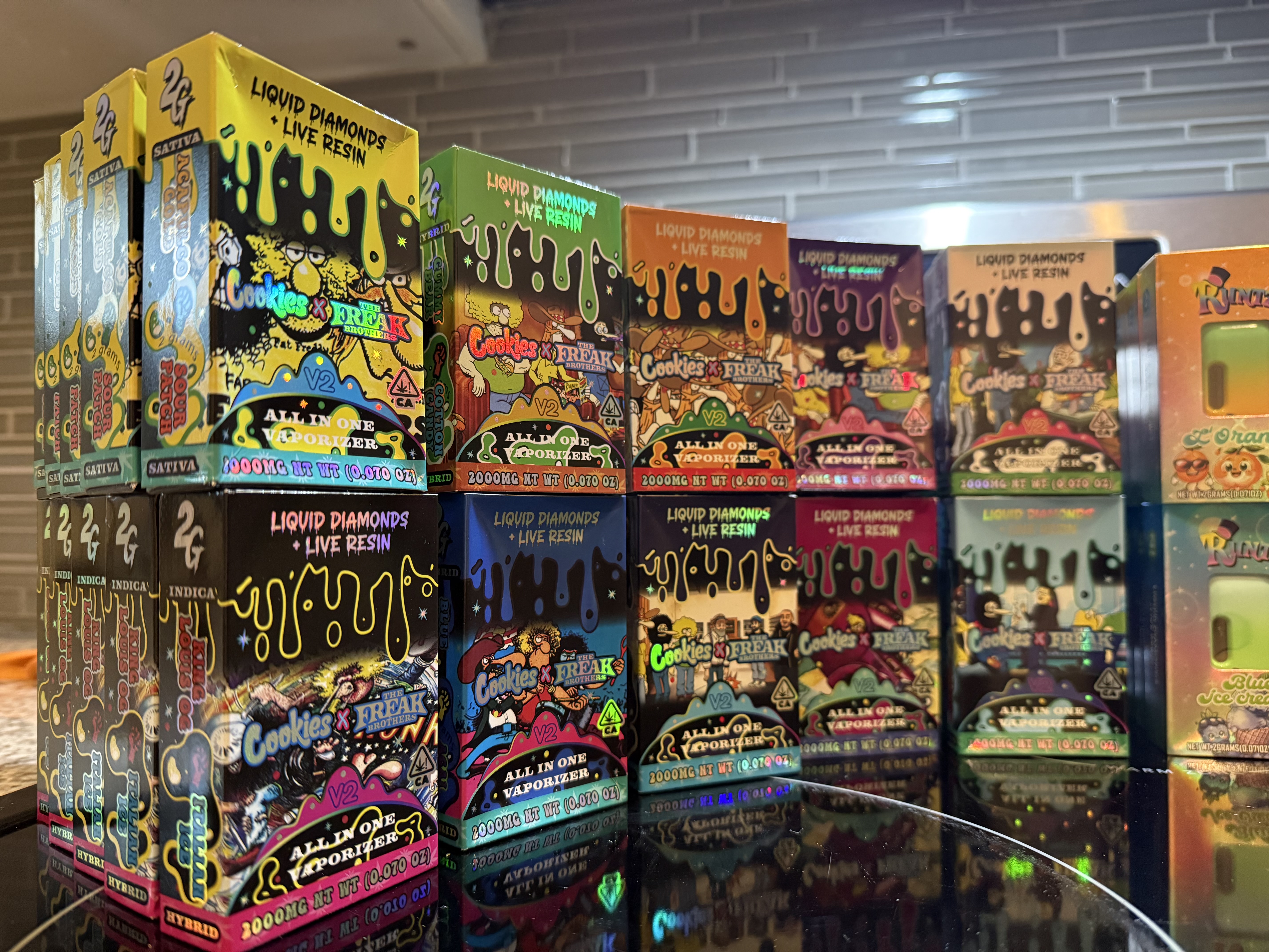 2.5 disposable vape Buy The Freak Brothers Trainwreck x Wedding Cake [1000mg] main image 0